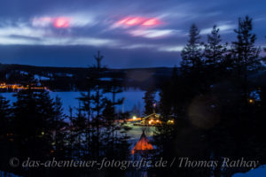 Das Basiscamp direkt am zugefrorenen Idresjön.