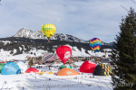 Aufbau der Ballone vor malerischer Kulisse
