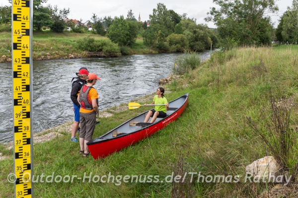 Kurze Einweisung ins Kanadierfahren.