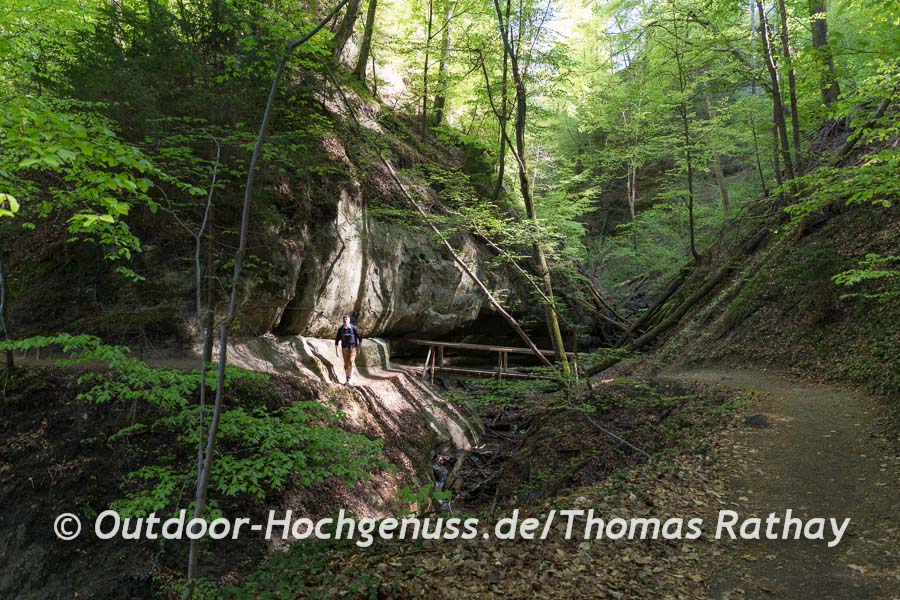 Brücken helfen die Bäche zu queren