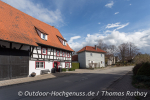 Beginn und Ende der Runde werden vom Fachwerk in Burgfelden gerahmt.