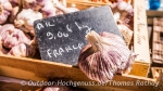 Frischen Knoblauch gibt es auf dem Markt in Vienne