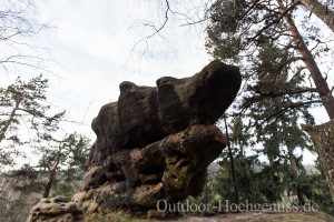 Das Felskrokodil nahe am "Nonnenfelsen" ist gut zu erkennen.