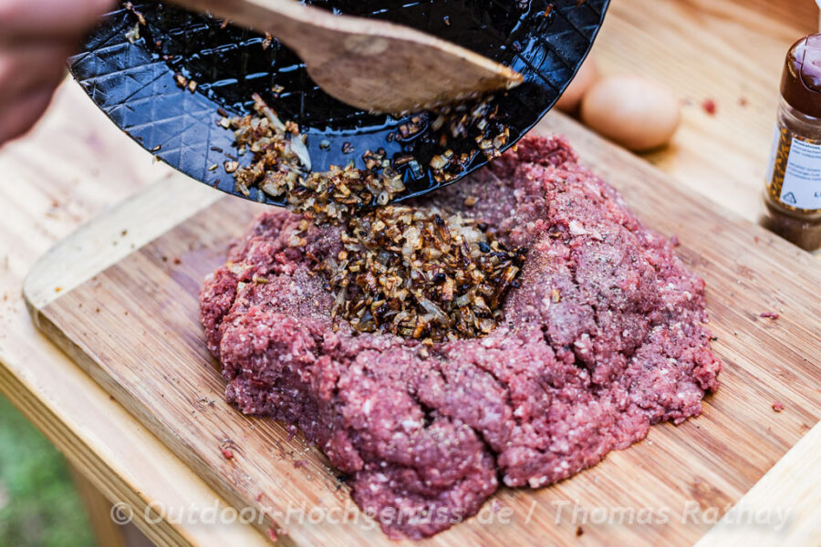 Köttbullar - schwedische Fleischklopse aus Rehfleisch - outdoor ...