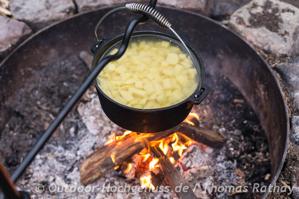 Kartoffeln kochen im Dopf - Dutchoven