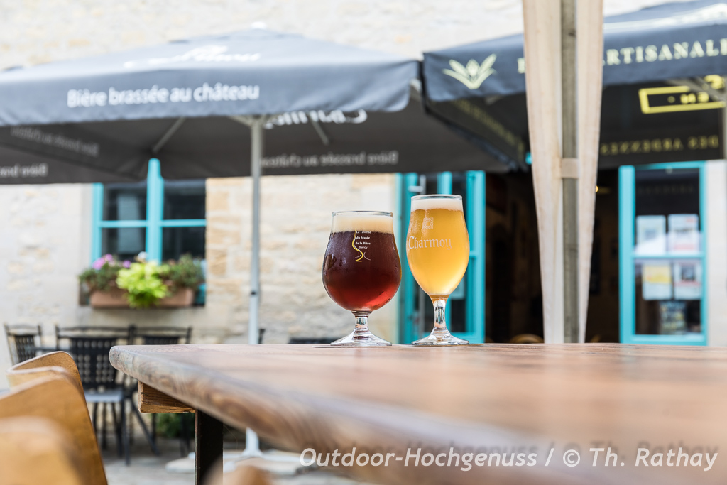 Zwei belgische Bier im Glas