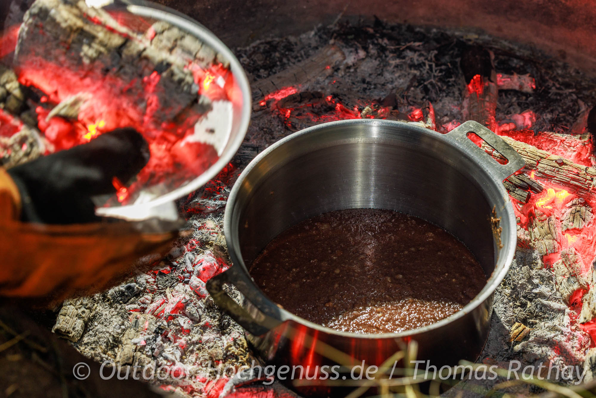 Kartoffelbrownie in der Glut gebacken