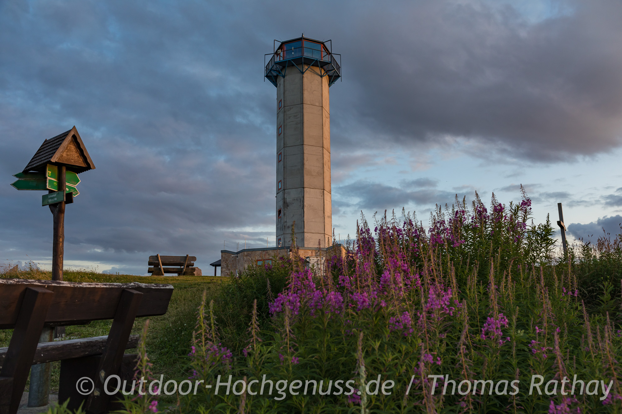 Zweitageswanderung auf dem Thüringer Gipfelwanderweg Der Turm auf dem Schneeberg