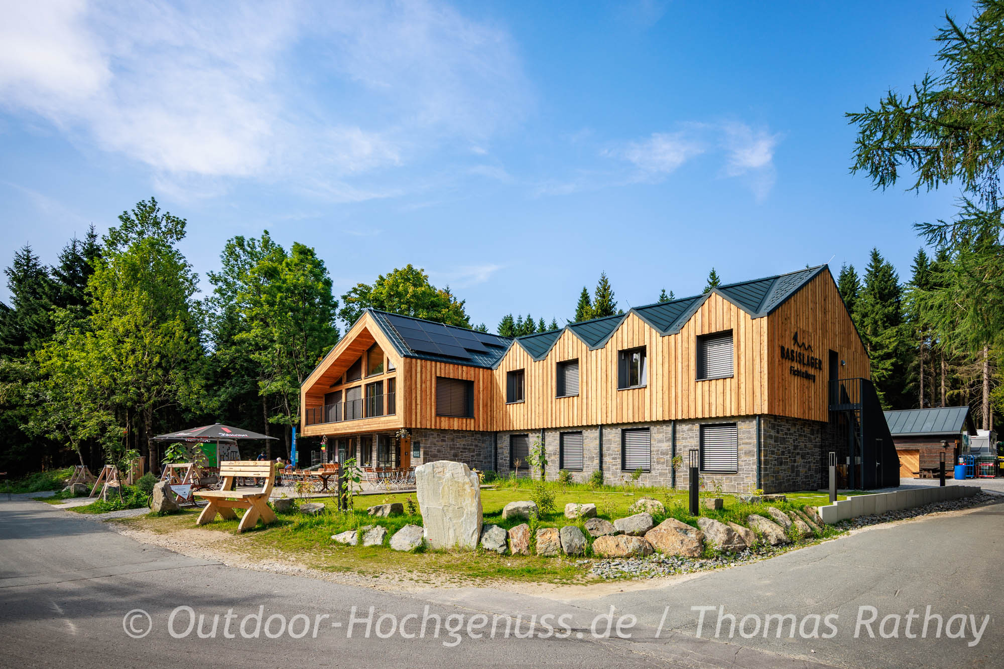 Basislager Fichtelberg – Rastmöglichkeit vor dem Gipfelsturm am Kammweg Basislager Fichtelberg