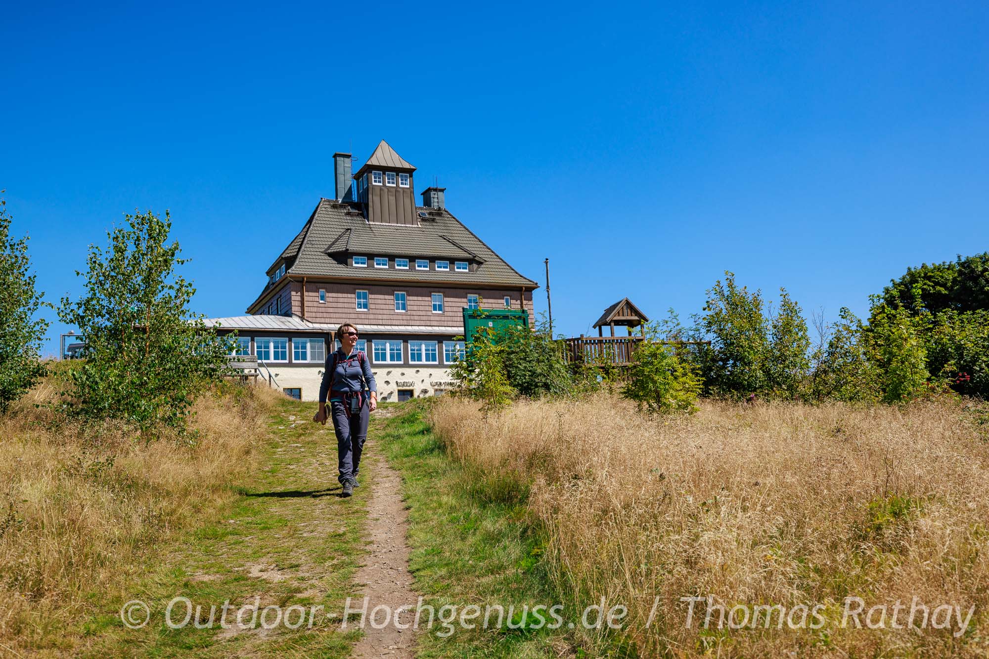 Panorama auf dem Schwartenberg beim Einstieg in den Kammweg Erzgebirge Sommerliche Wanderung auf dem Kammweg im Erzgebirge