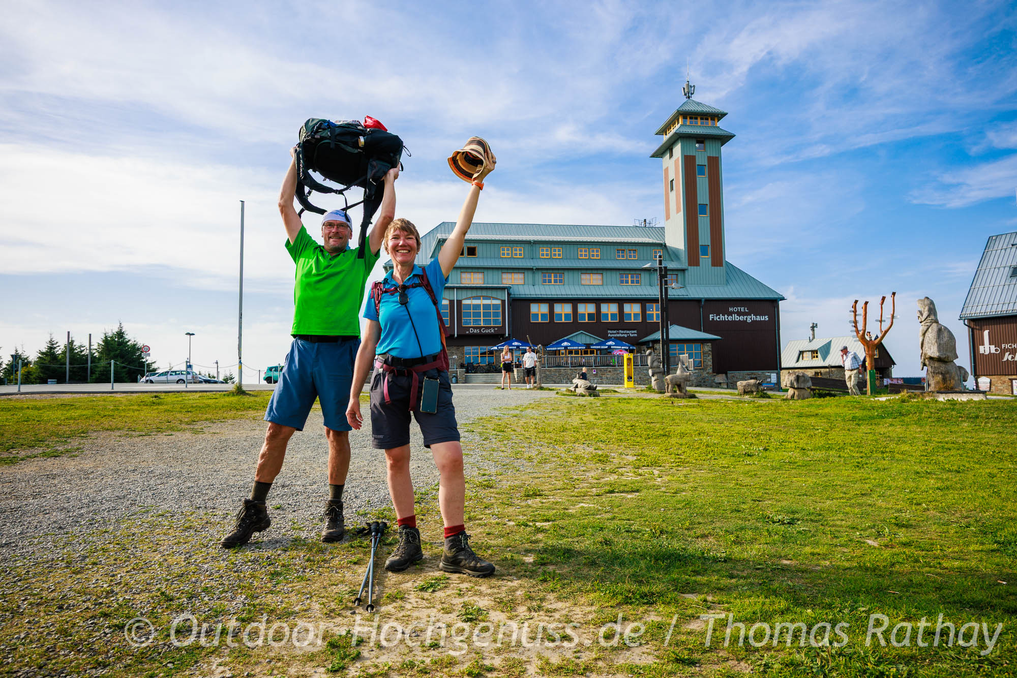 Gipfelankunft auf dem Fichtelberg bei Oberwiesenthal – höchster Punkt Sachsens Gipfelankunft auf dem Fichtelberg in Oberwiesenthal