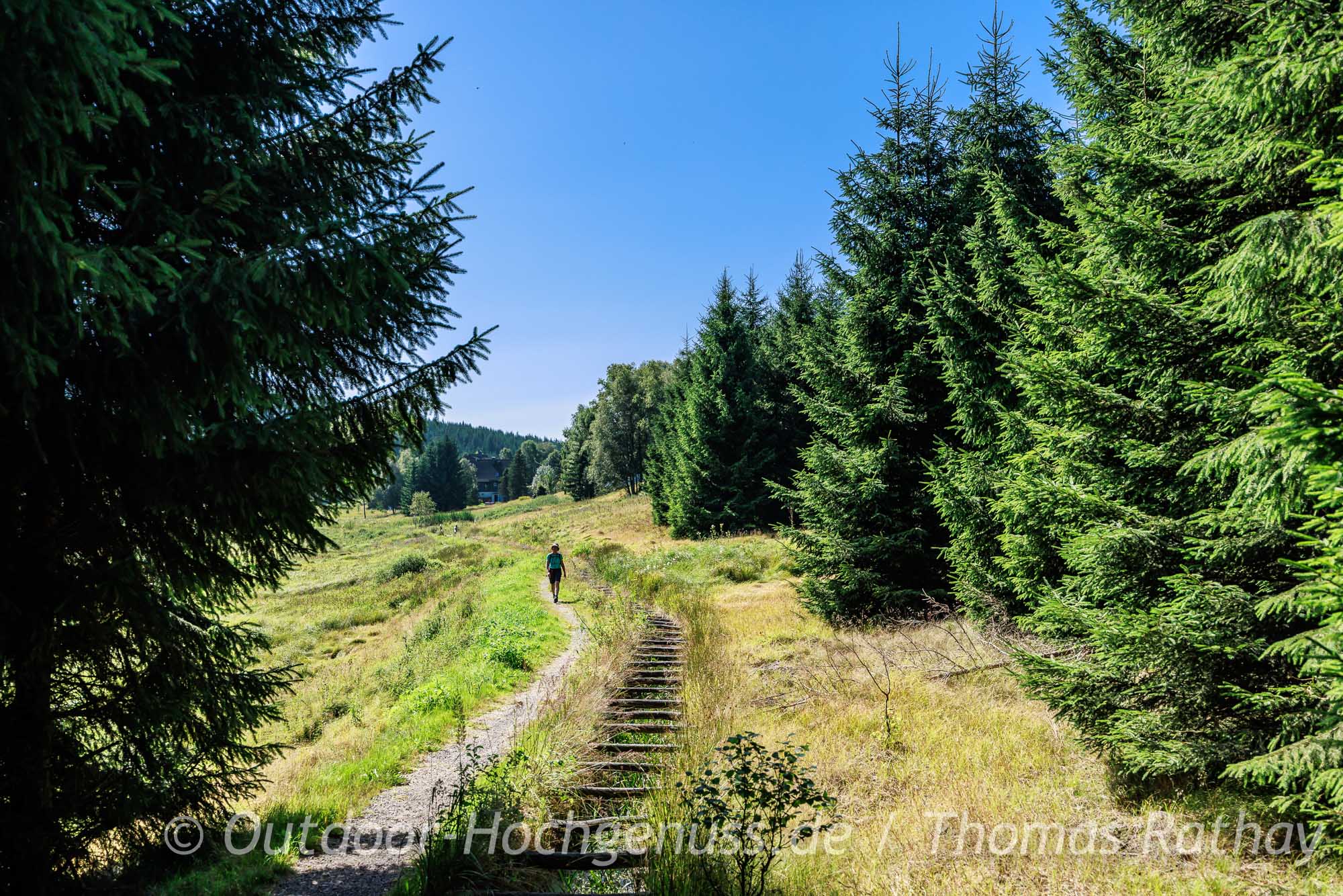 Idyllischer Abschnitt im Schwarzwassertal auf dem Kammweg im Erzgebirge Wanderung auf dem Kammweg im Erzgebirge